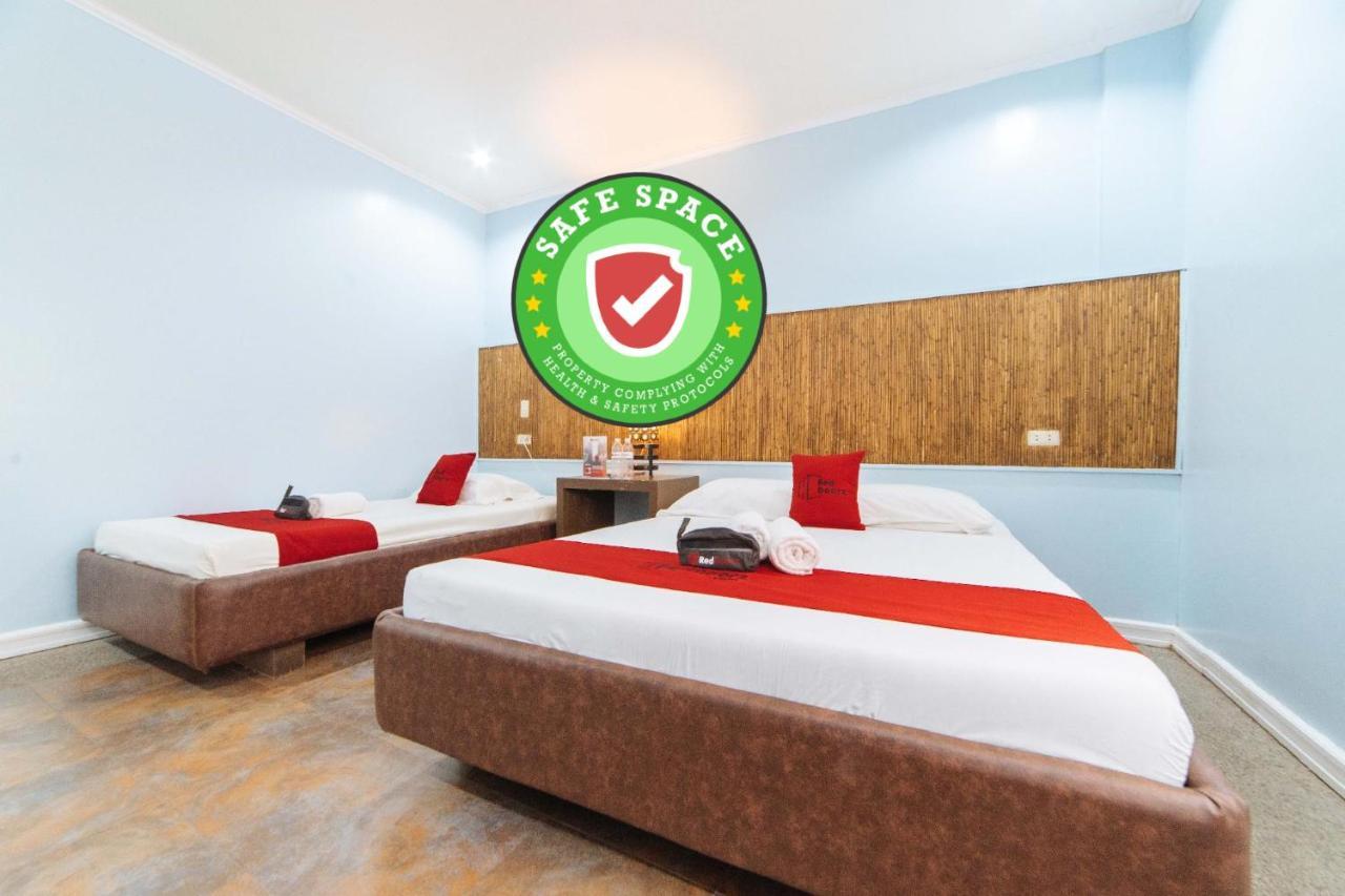 Hotel RedDoorz @ N Roldan Street Kalibo Exterior foto
