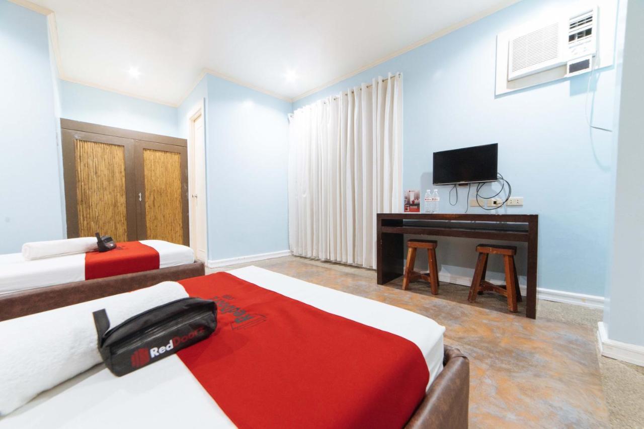 Hotel RedDoorz @ N Roldan Street Kalibo Exterior foto