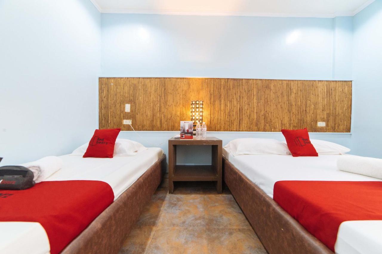 Hotel RedDoorz @ N Roldan Street Kalibo Exterior foto