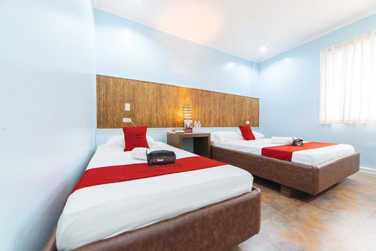 Hotel RedDoorz @ N Roldan Street Kalibo Exterior foto